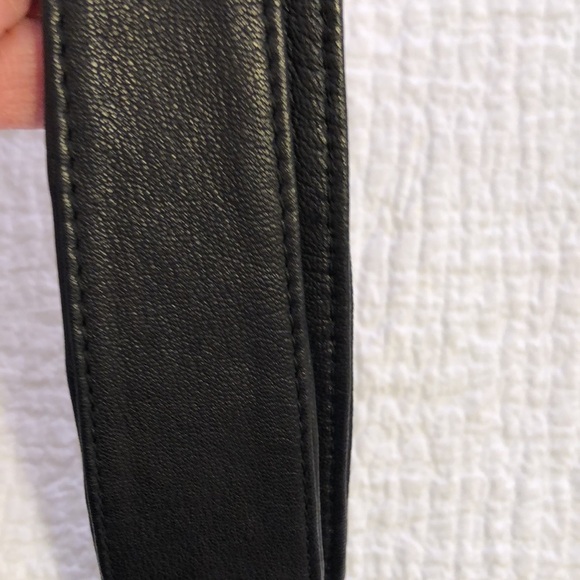Suede black shoulder bag with snap close. - Picture 4 of 8